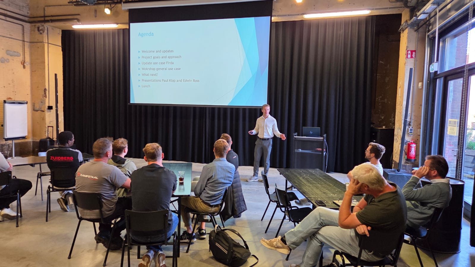 Tom Roossink tijdens een bijeenkomst met het innovatieteam HuMaNop