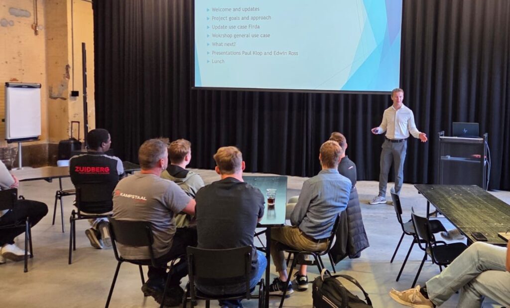 Tom Roossink tijdens een bijeenkomst met het innovatieteam HuMaNop
